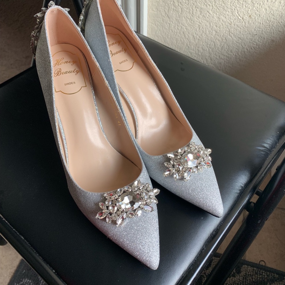 A dressy shoe